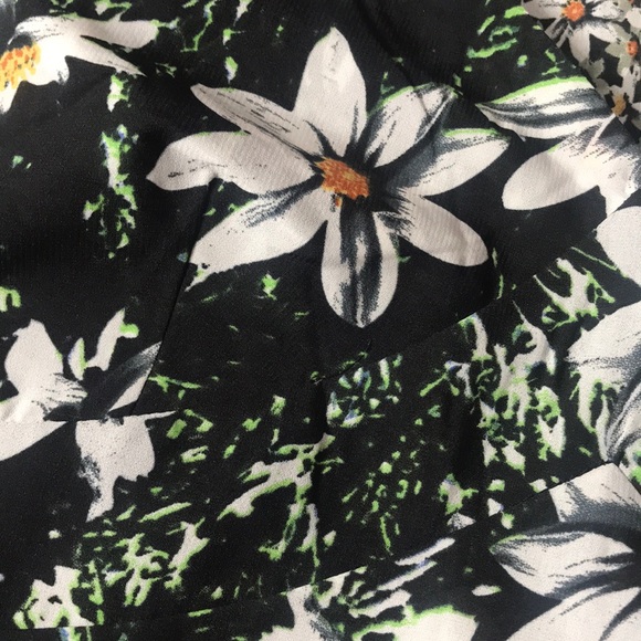 Sadie and Sage Daisy Dress - Picture 2 of 3